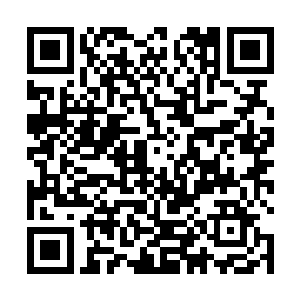 无数手臂粗的闪电链从厚重的云层中呲啦啦地劈了下来二维码生成