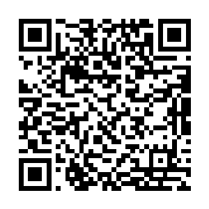 无数架大型运输机正在将空降兵源源不断地空投下来二维码生成