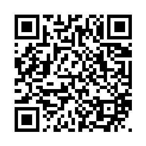 无穷无尽的水伴随着海量的滚木砸下二维码生成