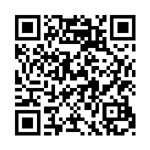 无聊的孙子轩没滋没味的吃着王玉所谓的美食二维码生成