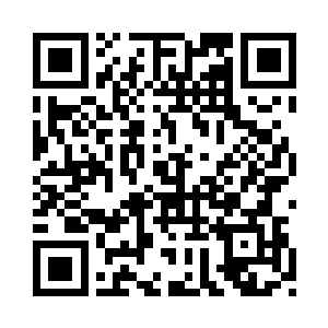 无聊的红叶正在翻着一本军事杂志二维码生成