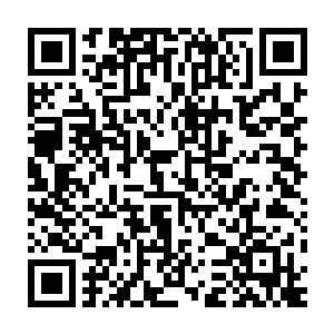 无论你吃饭喝水说话大笑还是去洗手间都有一群人监督着你对着你拍照二维码生成