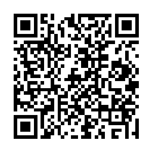 日本电视台的解说员不停称赞着日本球员的技术和配合二维码生成