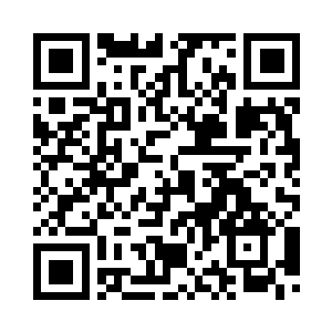 时代广场上的数块大型的户外屏幕二维码生成