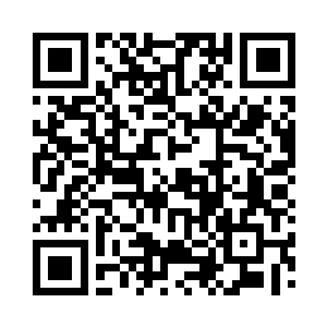 明目皓齿的看着巴克好像很随意的样子二维码生成