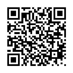 昏暗的天空中似乎马上就要破碎似的二维码生成