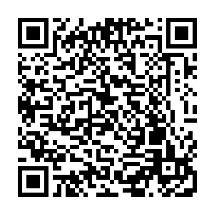 映入眼帘的就是脚下一片洁白翻滚的云海和云海中若隐若现的一座座山峰二维码生成