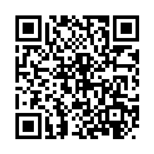 是一个相貌甜美的穿着类似酒店制服的女职员二维码生成