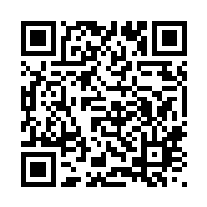 是两个衣衫不整的三十多岁的男人二维码生成