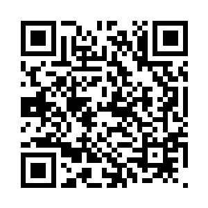 是山顶上的一块巨大宽敞的空旷地带二维码生成