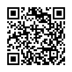 是用黑笔标着同样的一个英文字母标记的二维码生成