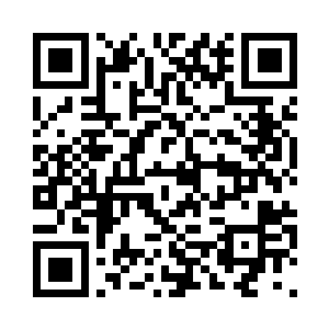 显出一个受抑制的女人在管制着自己二维码生成