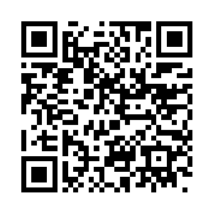 显然学生们都带着几分敬畏和好奇地看着他二维码生成