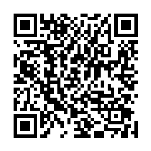 显然小秋和白奇雪在心里面都已经认同了我们四个人的关系二维码生成