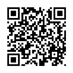 显然是为刚才自己的言行举止感到好笑二维码生成