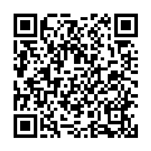 显然是在问刚才秦老师为什么把我和雅文叫到办公室去二维码生成