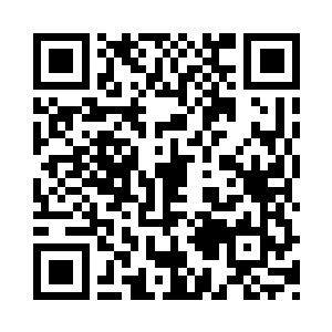 晏二爷一直在院子里的书房里打理这些花草二维码生成