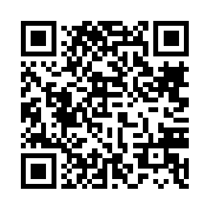 晏叔芬已经脱下了自己的高跟鞋执在手中二维码生成