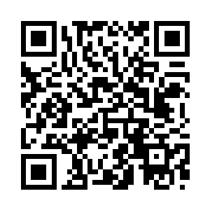 晏爸爸从晏强的手里把妞妞接了过来二维码生成