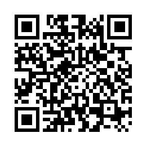 晕晨则是坐在床上举着手指左看右看二维码生成
