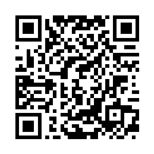 景横波则笑吟吟替他掀开一个白瓷盘的银盖子二维码生成