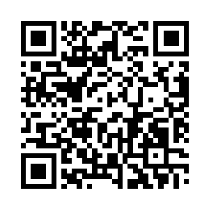 景语兰将预热过的盘子从烤箱中拿出来二维码生成