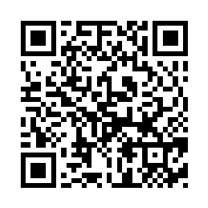 暗红的天空挂着一个明亮的淡红色月亮二维码生成