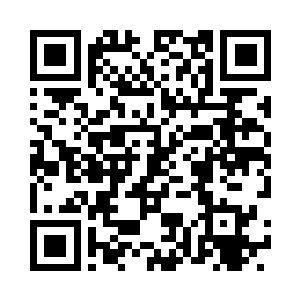 暗红色的衬衫胸口暗红色的同色丝巾二维码生成