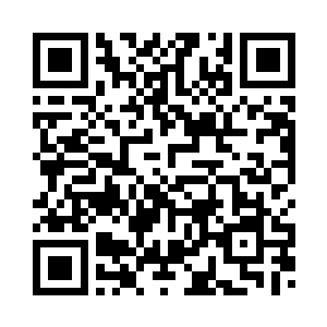 暗红长袍的男子双手透出一抹红光二维码生成