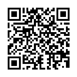 曲在半空中的两只小脚丫俏皮的互踢着二维码生成