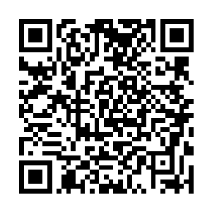 曲承泽和司末萧三人吃完早餐到了夜染三人的房间里二维码生成