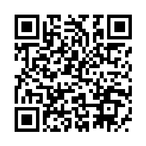 曲歌小心翼翼地搀扶着我走出了医院的大门二维码生成