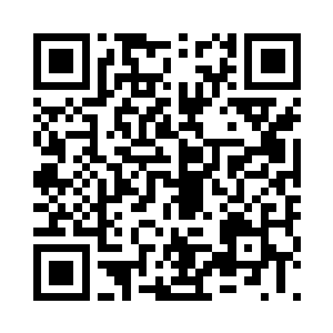 曲苗苗将枪口瞄准了这名正在哭泣的小女孩二维码生成