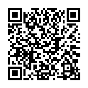 更有富贾捎上打扮成男儿的家中娇妻一起来嬉耍一龙双凤二维码生成