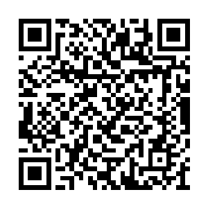 曹珊珊的雪白娇躯在那红色霞帔的半遮半掩之中二维码生成