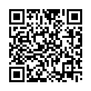 曾媛看着和拍卖会照片上一模一样的字迹二维码生成