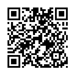 曾经给薰薰诊断回天乏术的大夫们也前来观摩二维码生成