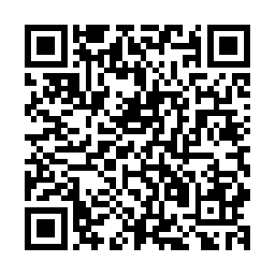 最先的是一个三十不到的妇人被一人扶着边走边抹眼泪哭喊着二维码生成