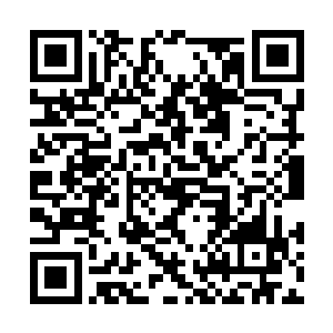 最南方的旋风港中突然升起了一阵冲天而起的光柱二维码生成