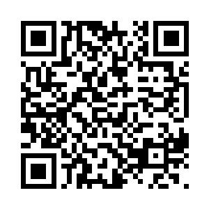 最可笑的是他竟然给胡子上涂了一点油二维码生成