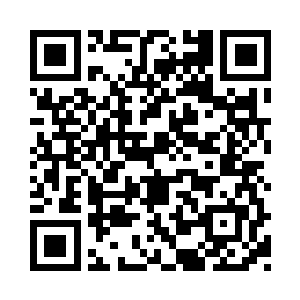 最后两名铁塔壮汉一步一步往战斗台上而来二维码生成