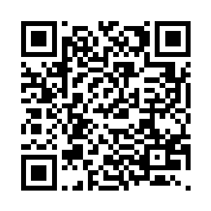 最后从茶几下面拿了份报纸打发时间二维码生成