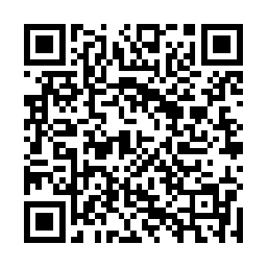 最后才在上方找到了她先前看到的嘴巴很大的美艳女子二维码生成