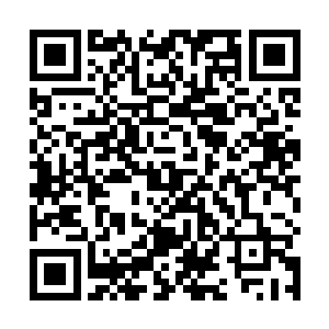 最常见的做法通常是去引进或者山寨一些泡菜网游来做二维码生成