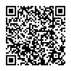 最终形成一片朦朦胧胧的土黄色光晕源源不断的注入肯德大叔的雕像内二维码生成