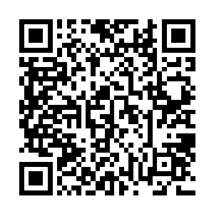 最要命的是她有些大的衣领不知什么时候竟然滑下了肩膀二维码生成