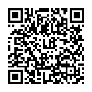 有一个体积颇大的正方形物体从柜台内慢慢升起二维码生成