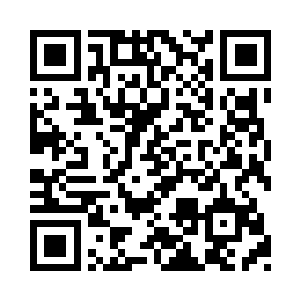 有一妇人带着一个不满周岁的孩童快步走进来二维码生成