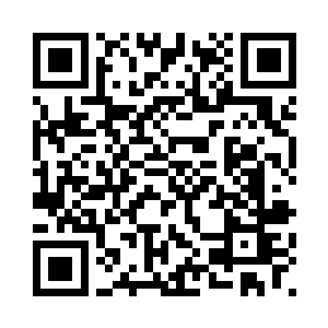 有一黑一白的两个小人在那争执着二维码生成