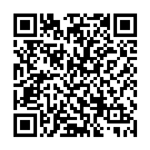 有三艘飞舟和一百多个黑点分布凝立在万米高空之中二维码生成